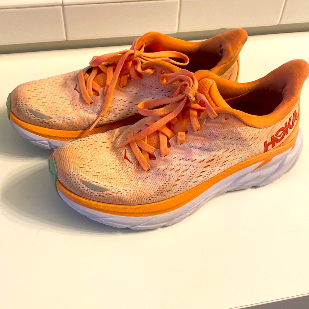 Hoka Clifton 8 size 6B